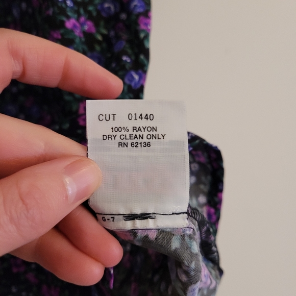 Vintage GUESS by Georges Marciano Floral Short Sleeve Button Down Flowy - Picture 7 of 10